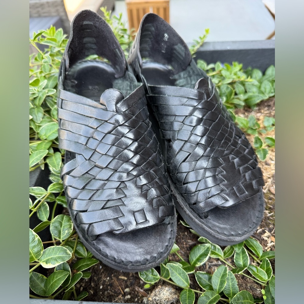 Black Woven Leather Huarches